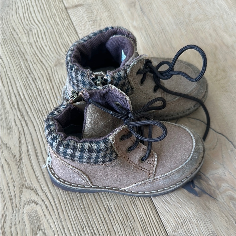 UGG Ankle Boots Brown Toddler Boys Size 6
 - Brown and Black